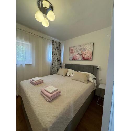 One Bedroom Apartment with Terrace near Sea - Angela\