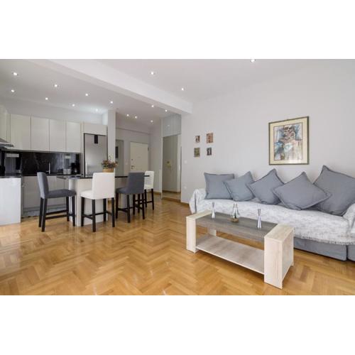 One Bedroom Apt w/ Balcony