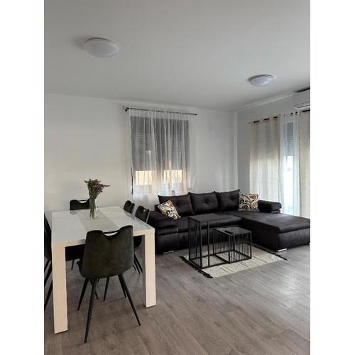 One-Bedroom Deluxe Apartment 2