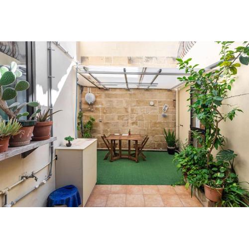 One Lemon Tree apartment (1.6 km from Airport)