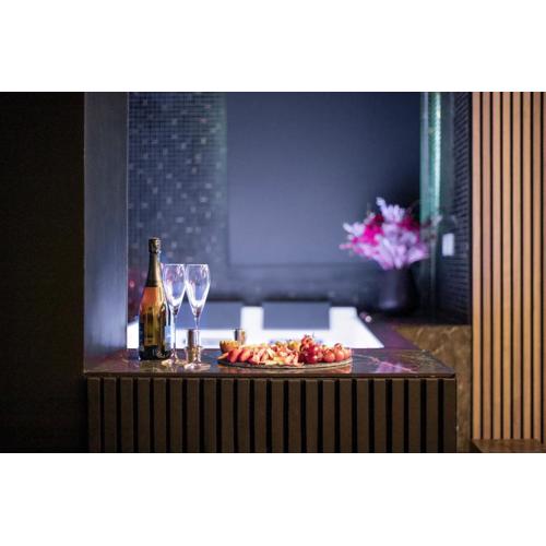 One Night Love Room Unique
