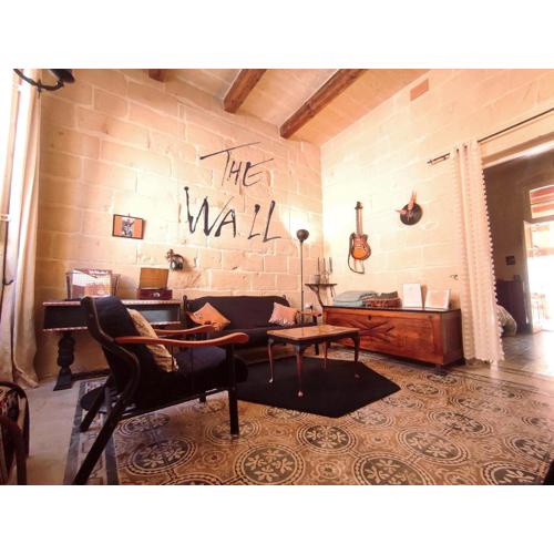OnTheRocks - Holiday Home in Victoria, Gozo