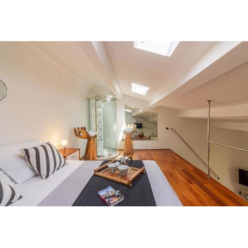 Open Space with Air Conditioning and Patio Privato
