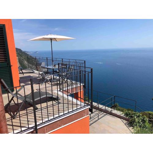 OrangeHouse Cinque Terre. Private parking
