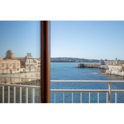 Ortigia Seafront Apartment by Wonderful Italy