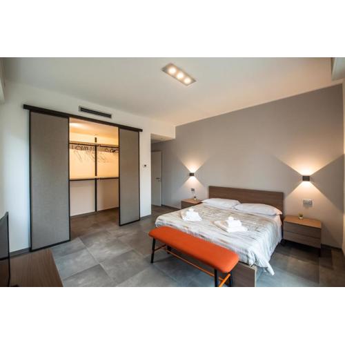 Ospedale a 350m Centro a 900m l Matrimoniali con Bagno Privato l Parcheggio Self Check