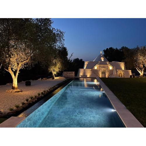 OSTUNI MIRROR trullo and mirror house