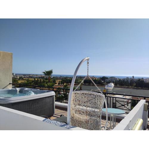 Othello Apartment with Pool, Balcony, Rooftop & 800 m to sandy beach on foot
