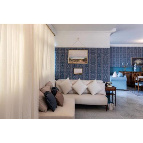 Othman Khan, your Vintage Comfort at AnQakhans
