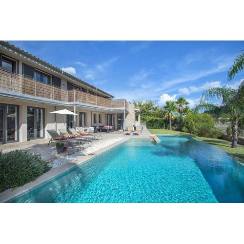 Owl Booking Villa Tereu - Luxury Retreat with Mountain Views