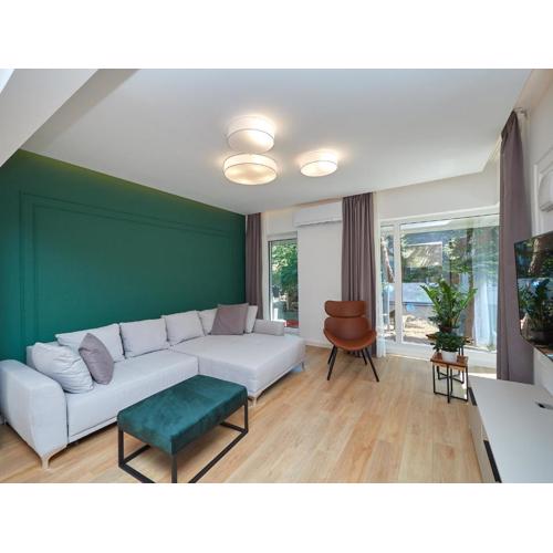 Own parking - 2 baths - Washer & dryer - Garden
