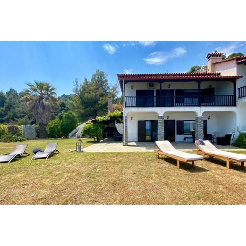 Oxana House on the Beach (3 Bedrooms 7 Guest)
