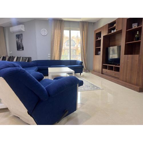 P90 Mall Spacious Apartment in New Cairo