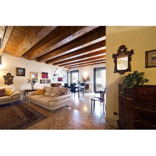 PadovaResidence Apartments - vista Piazza delle Erbe e Palazzo della Ragione