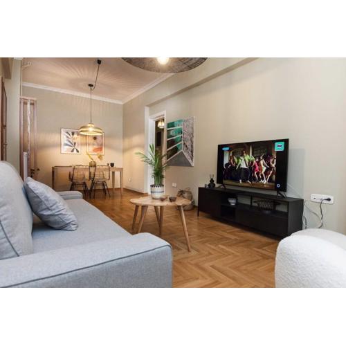 Pagrati Urban Oasis Getaway 2Bd Apt with Balcony