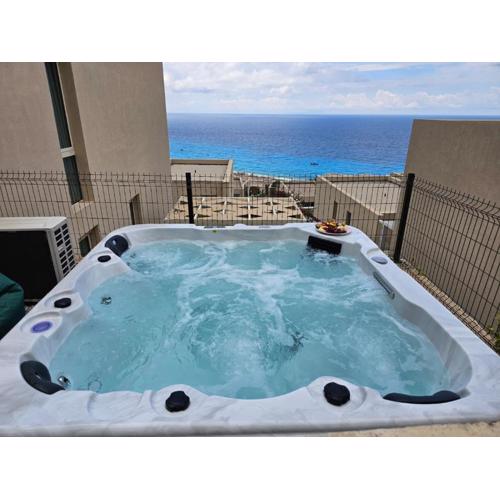 Palase Jacuzzi apartment 157-D GC