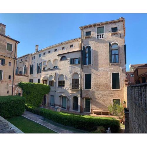 Palazzo Contarini Della Porta Di Ferro