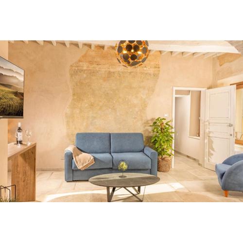 Palazzo Falcinelli Luxury Room in Montepulciano Center with Air Conditioning and Elevator