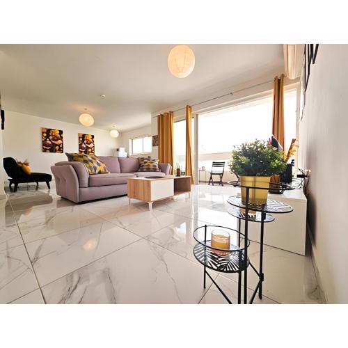 Palm 45 - Near The Promenade - Private Balcony by QuickTrips