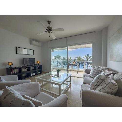 Palm Beach 2F A Stylish Seaside Apartment with parking