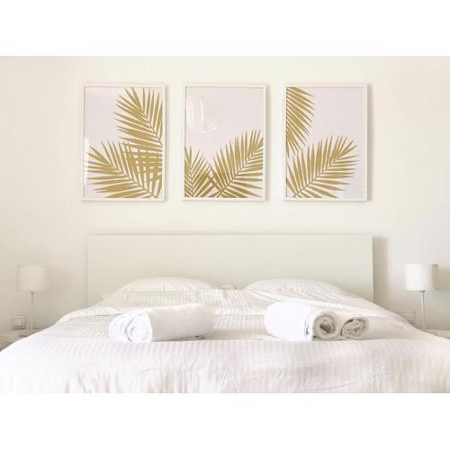 Palm Suite Yellow