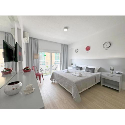 Palmbeach Larnaka Finikoudes - 1min to beach