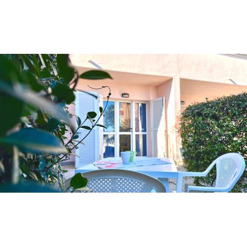 Palme 10 - Marcelli, bilocale con doppio giardino, Residence Le Palme
