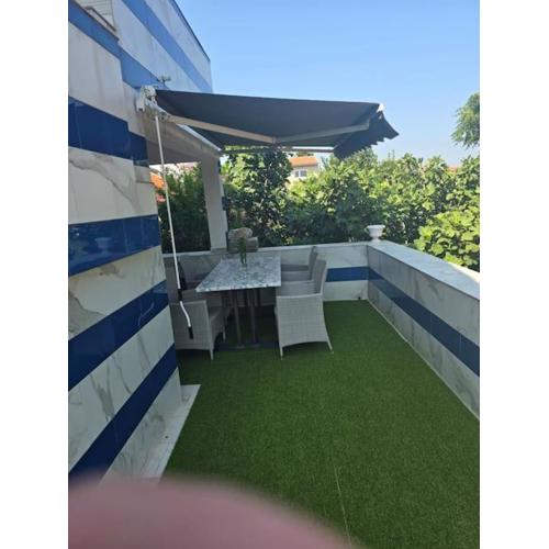 Paloma Bianca - Ground Floor Retreat with 2 Terraces, Green Views, Sleeps 9