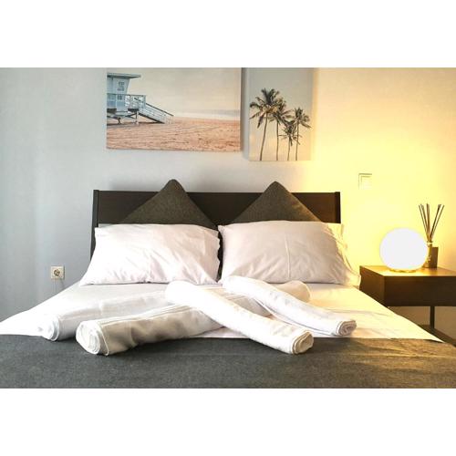 Pame Rentals - Entire Apartment with Free Parking