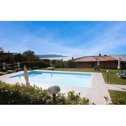 Panorama lake view, pool & garden, 2 bathrooms, kingsize & single-beds, fast Internet