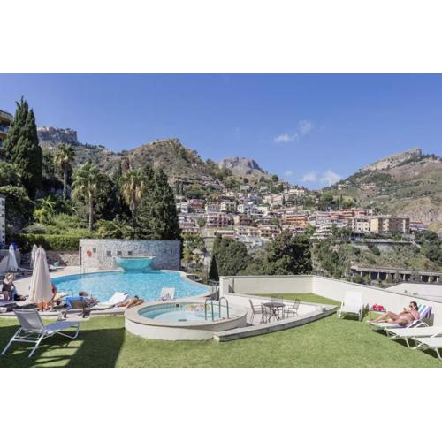Panoramic Apartment in Taormina