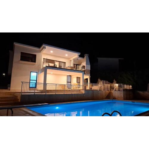 Panoramic Seacave Cottage