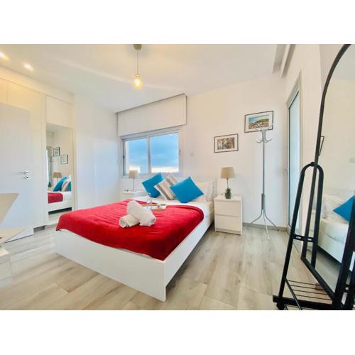 Panoramic Seaside Getaway, 2-BR Penthouse
