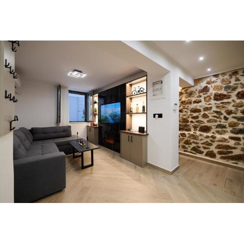 Panos City Apartment - Private parking for motorcycles