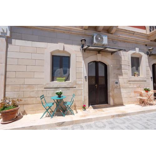 Paolino Home And Rooms