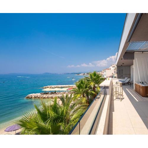 Paoma Luxury Beach Suite with jacuzzi