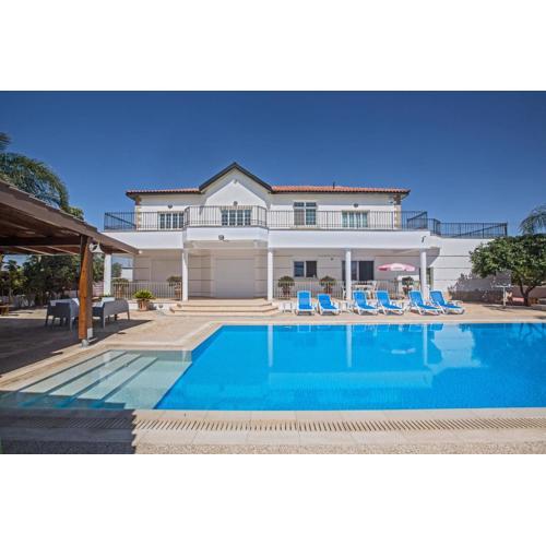 Papas Family Villa
