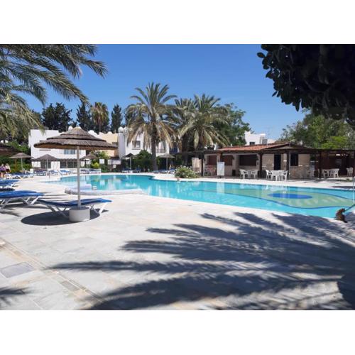 Paphos Resort - Sunny Garden Apt Near Pool, 5 mins to Beach