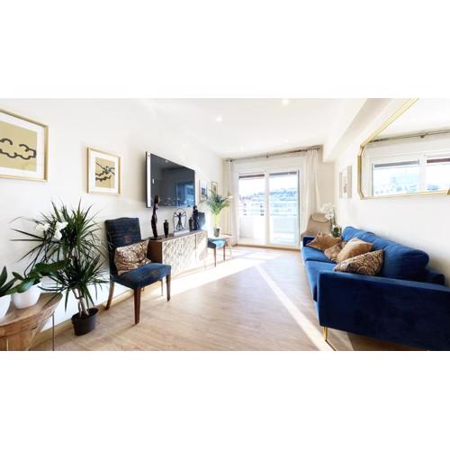 Paradise Luxurious apartment, free parking, 3 double rooms, 4 beds, terrace, jacuzzi, new