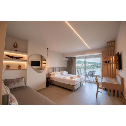 Paralimnio Suites