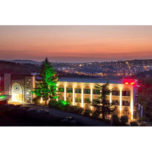 Park Hotel RAYA Garden - Free Parking