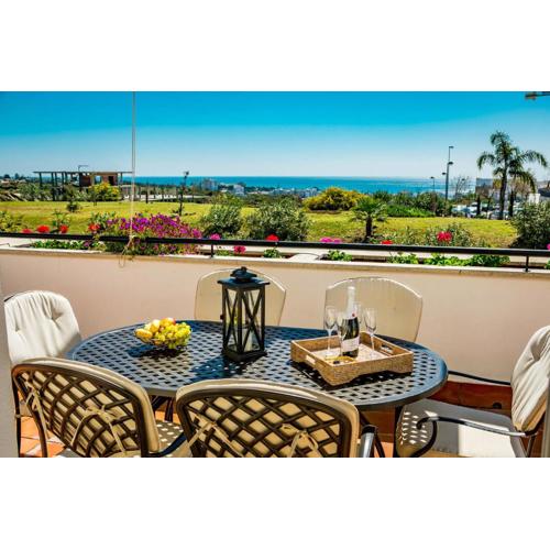 Pass the Keys Spacious 4-Bed Home with Jacuzzi BBQ