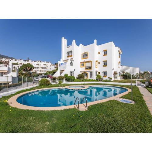 Pass the Keys Sunny Ocean Front Apartment