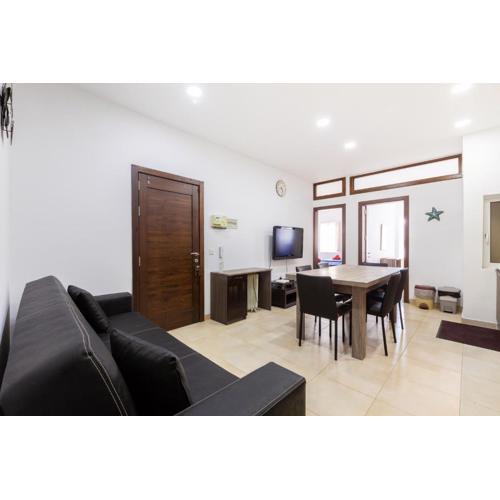 PC3- Centrally Located Apt-Close to University