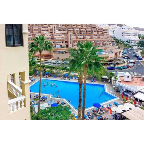 Peaceful & Bright Loft, HEATED POOL, NETFLIX, FREE WIFI & PARKING, TENNIS