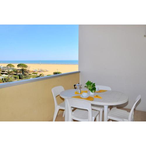 Peaceful seaside flat with swimming pool in Bibione