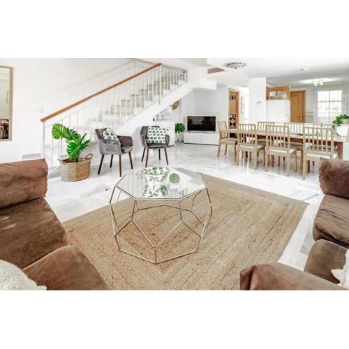 Peaceful Townhouse in Costabella