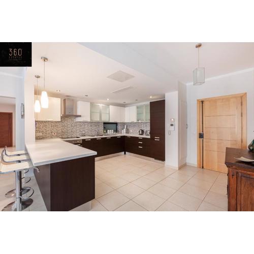 Pender LUX Complex - 3BR Unit with Private Parking by 360 Estates