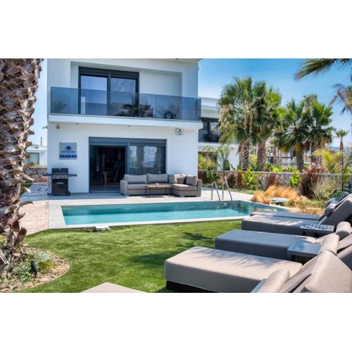 Penélope Beachfront Villa