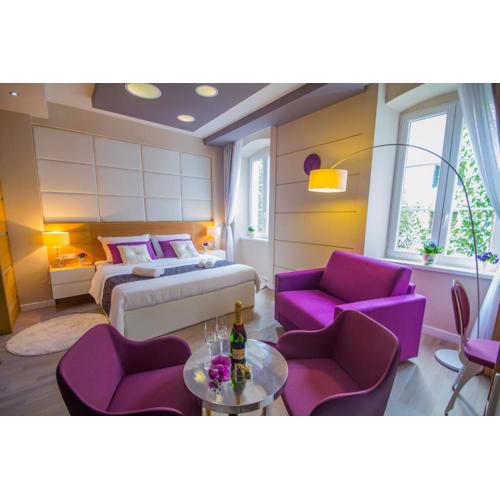 Peninsula Luxury Rooms
